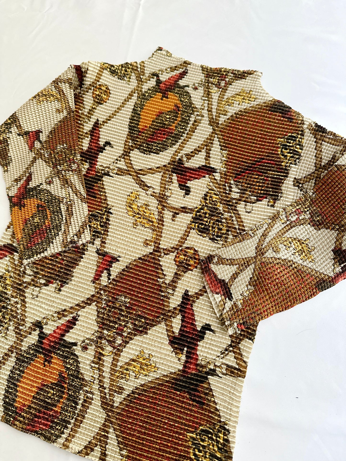 90s Textured Bird Print Pleated Top