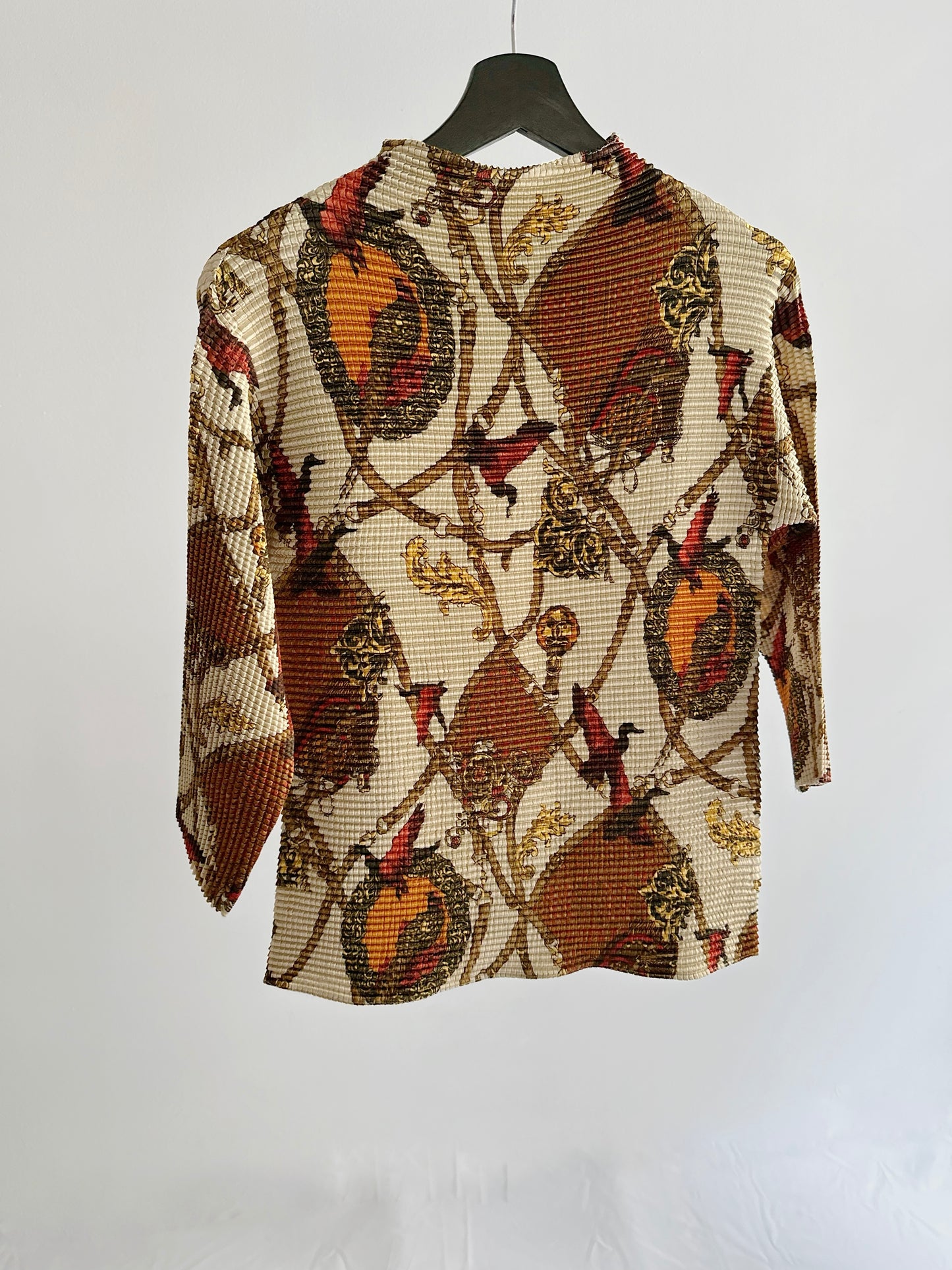 90s Textured Bird Print Pleated Top