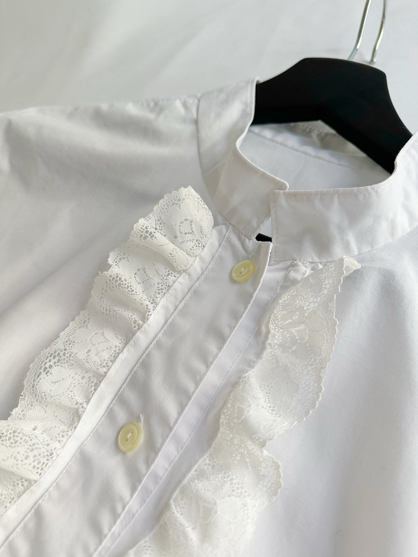 80s White Lace Trim Blouse
