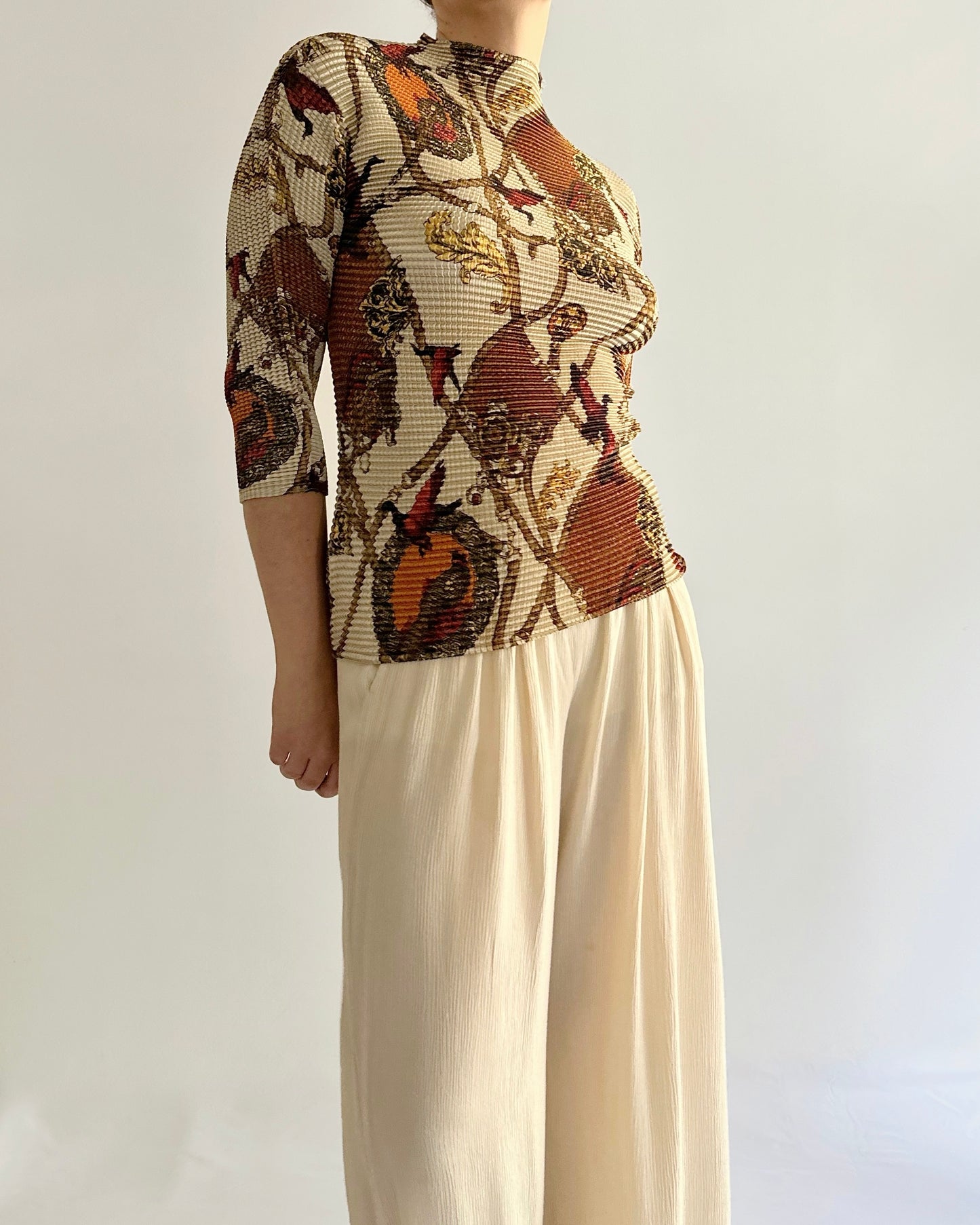 90s Textured Bird Print Pleated Top