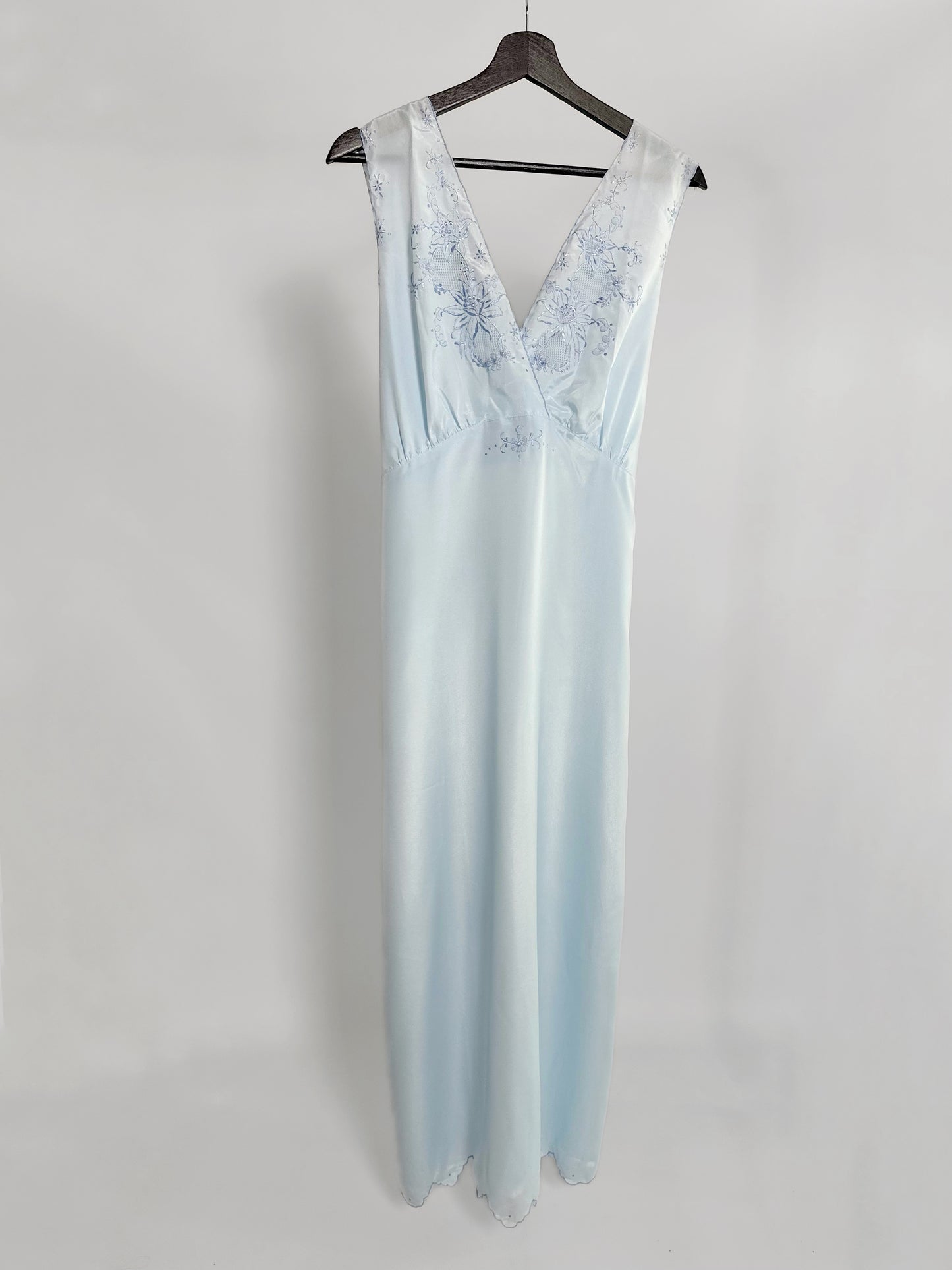 50s Pale Blue Embroidered Nightgown