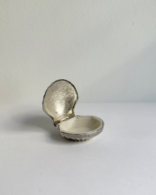 Vintage 1970s Silver Plated Shell Pill Box