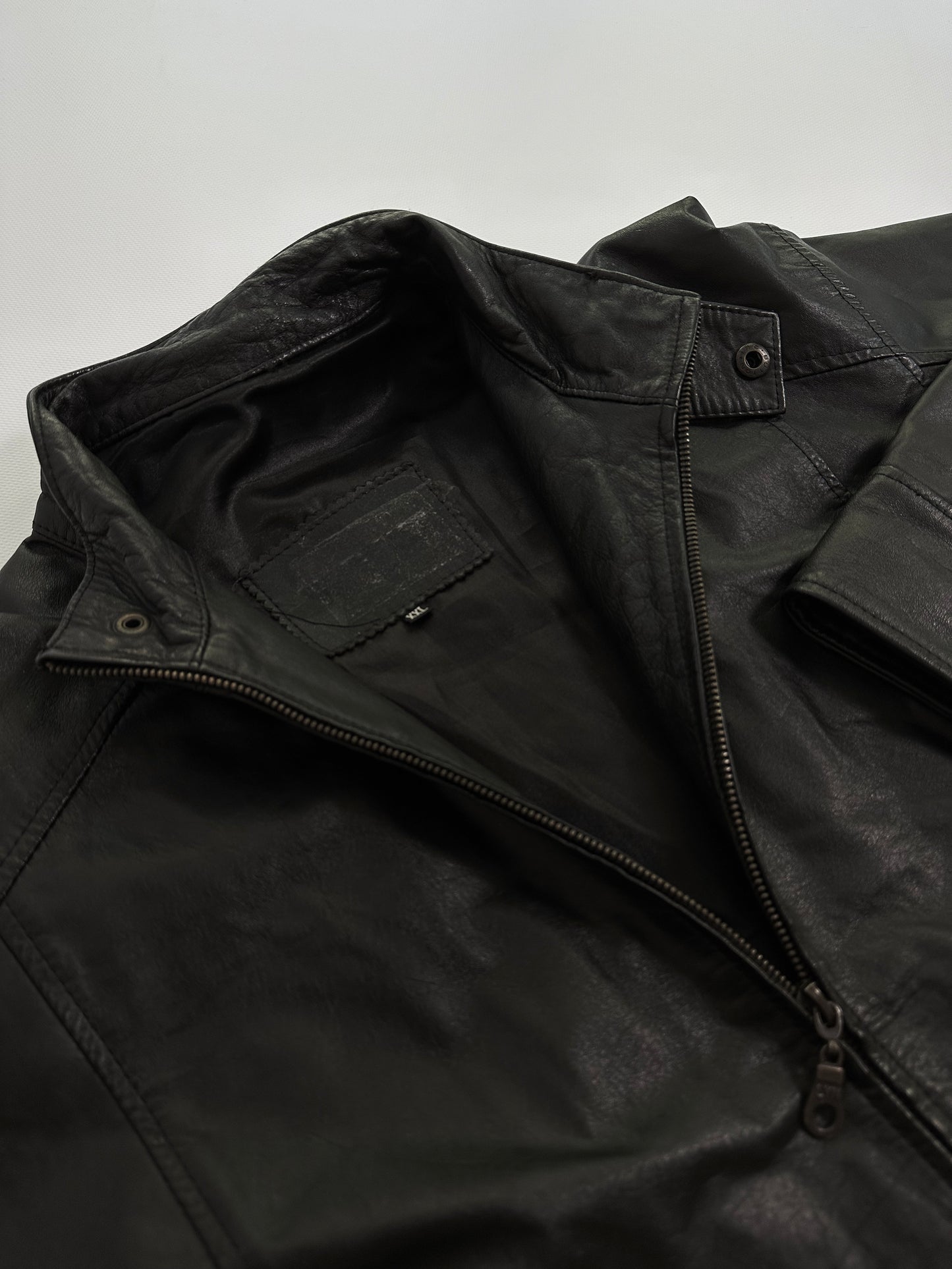 90s Black Leather Jacket – Minimalist Boxy Fit Moto Style