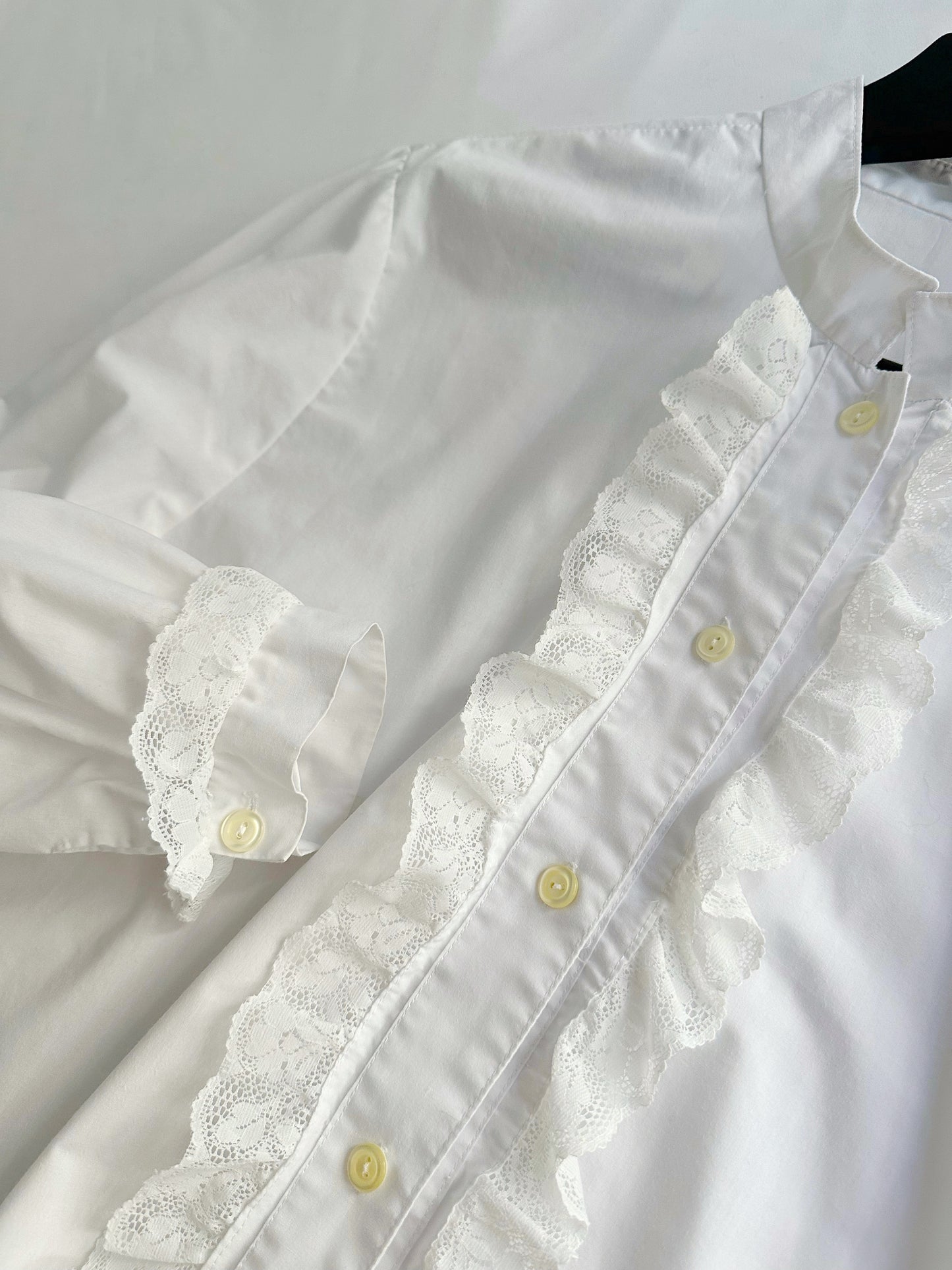 80s White Lace Trim Blouse