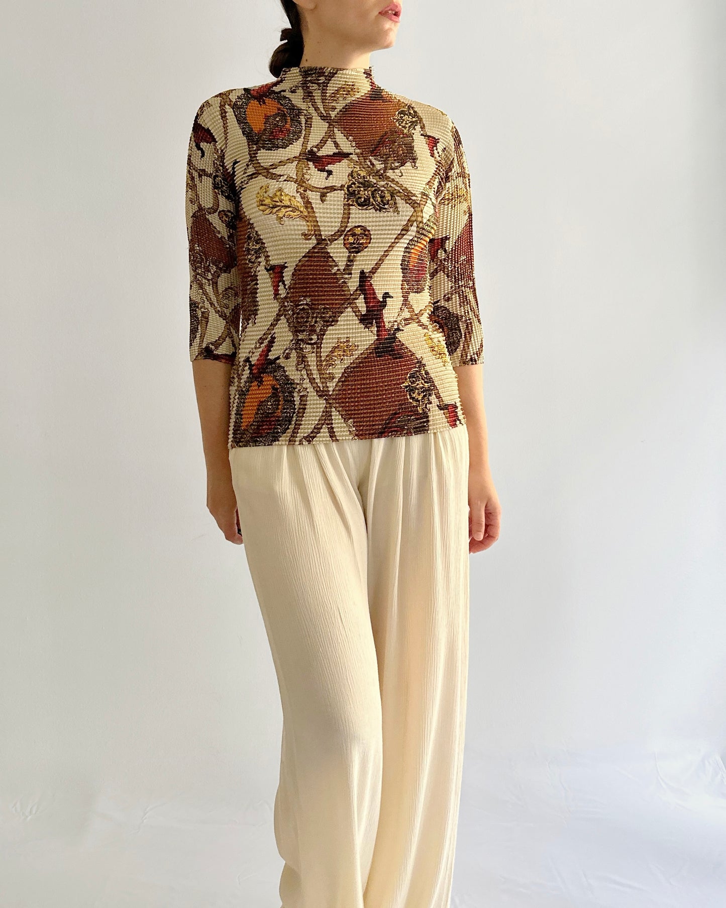 90s Textured Bird Print Pleated Top