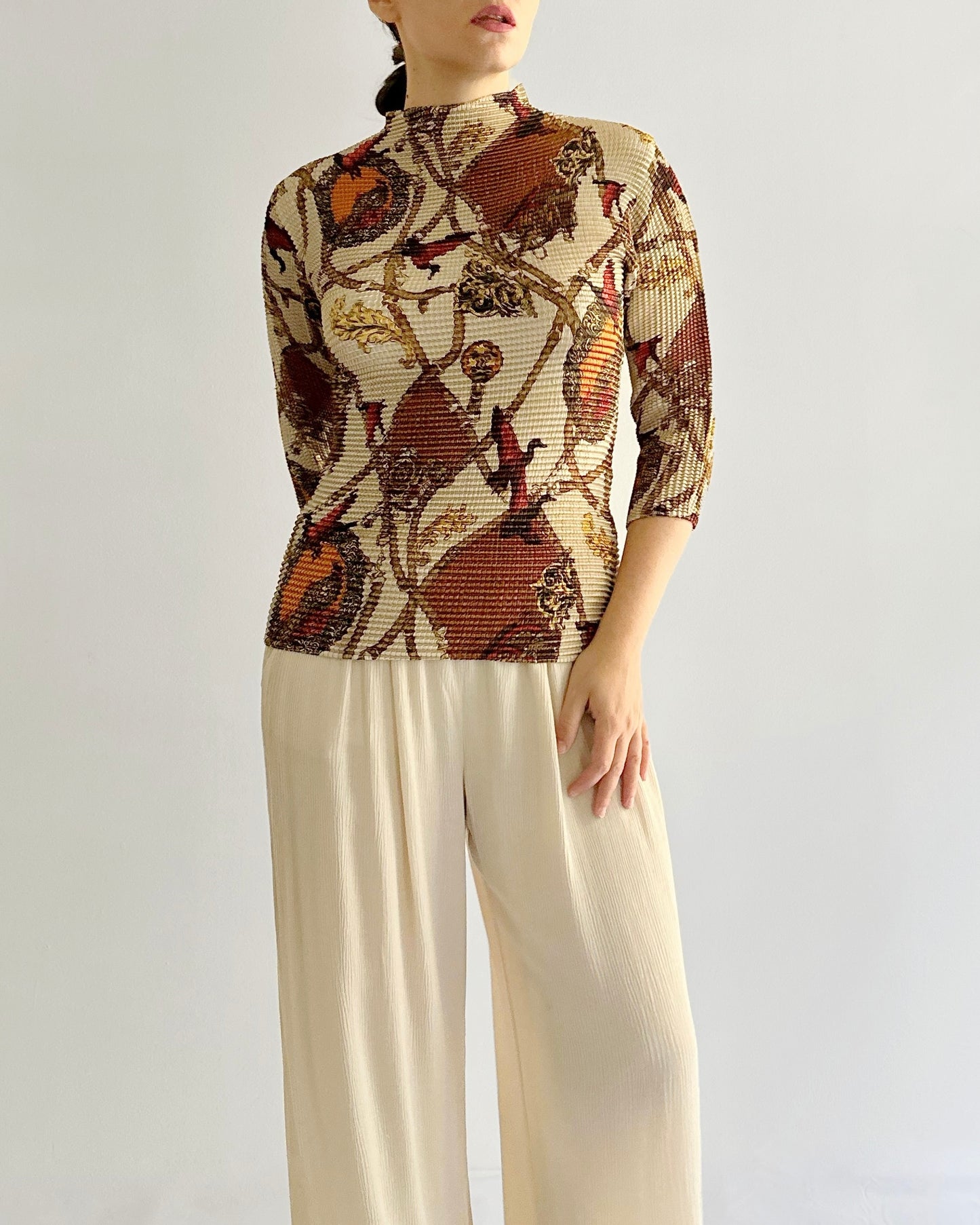 90s Textured Bird Print Pleated Top