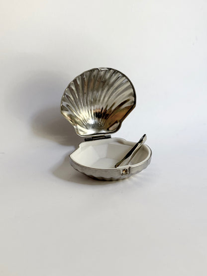 Vintage 1960s Silver Metal Shell Pill Box