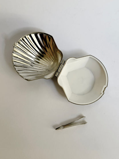 Vintage 1960s Silver Metal Shell Pill Box
