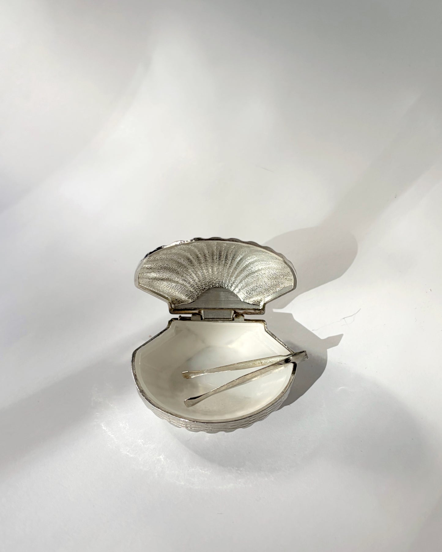 Vintage 1960s Silver Plated Shell Pill Box