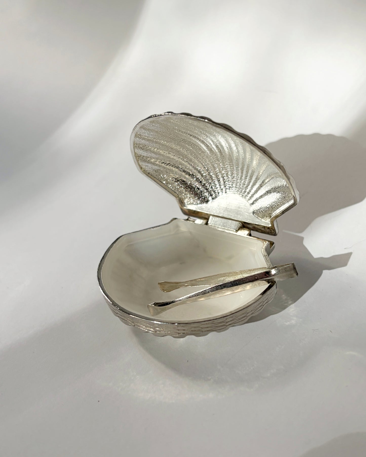 Vintage 1960s Silver Plated Shell Pill Box