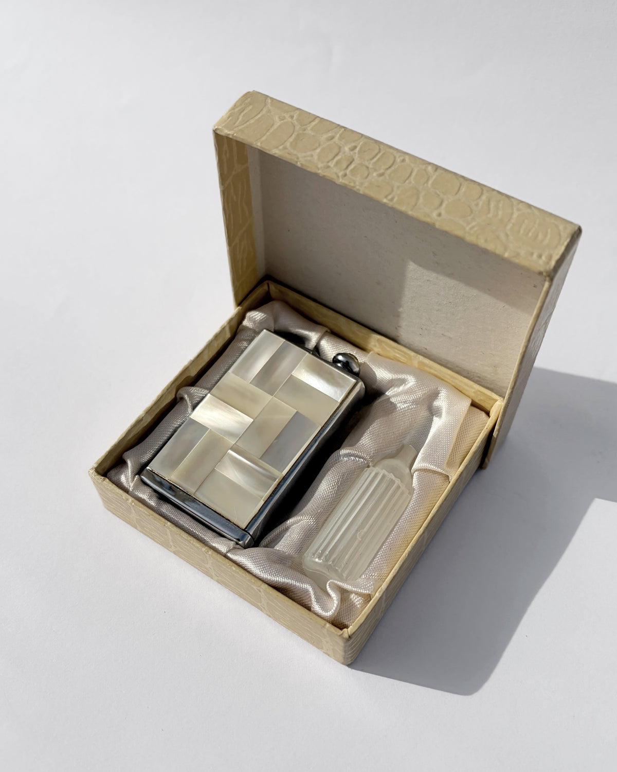 Rare Mid-Century Japanese Hanabusa Mother-of-Pearl Perfume Atomizer