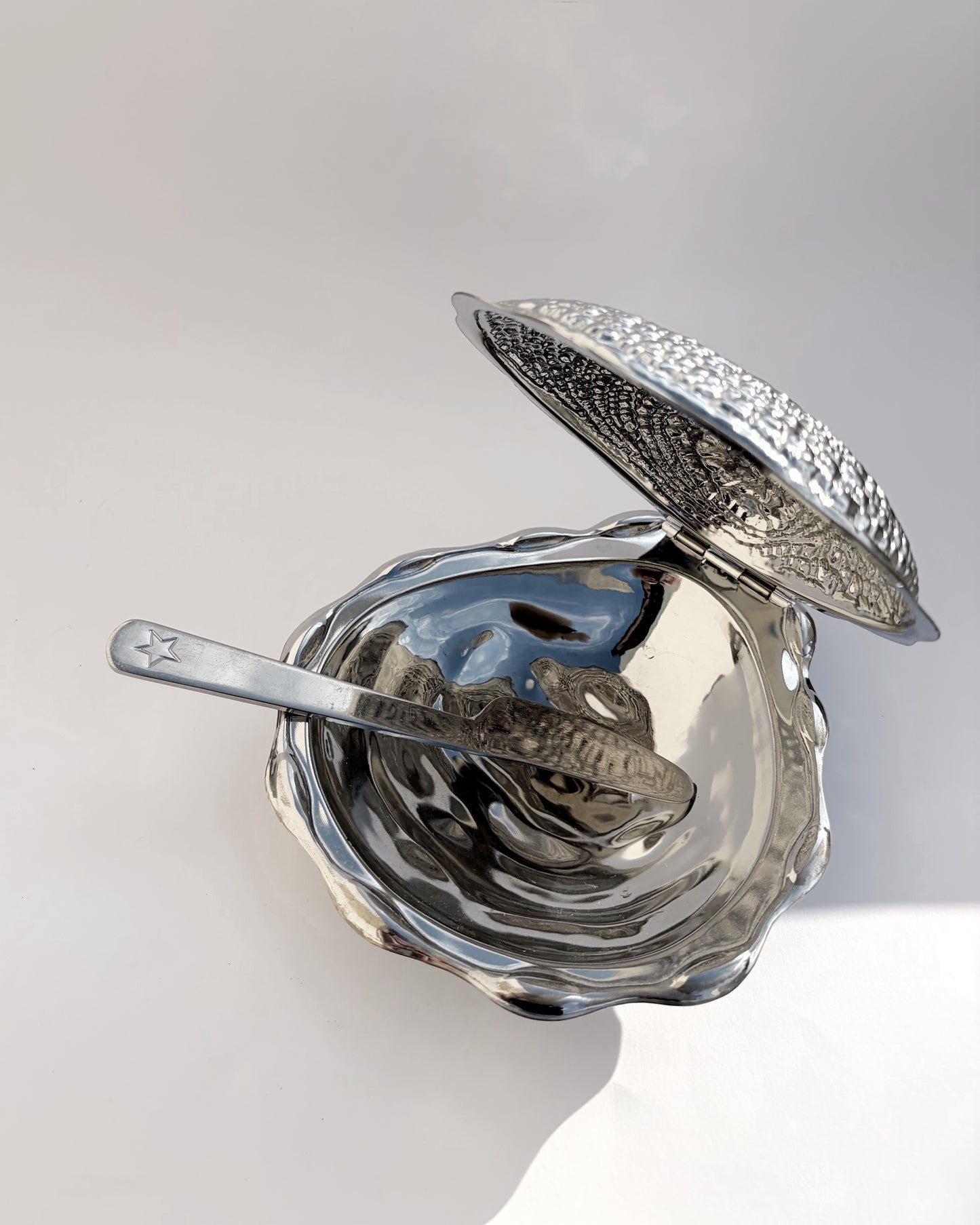 Vintage 1970s Oyster Shaped Butter Dish