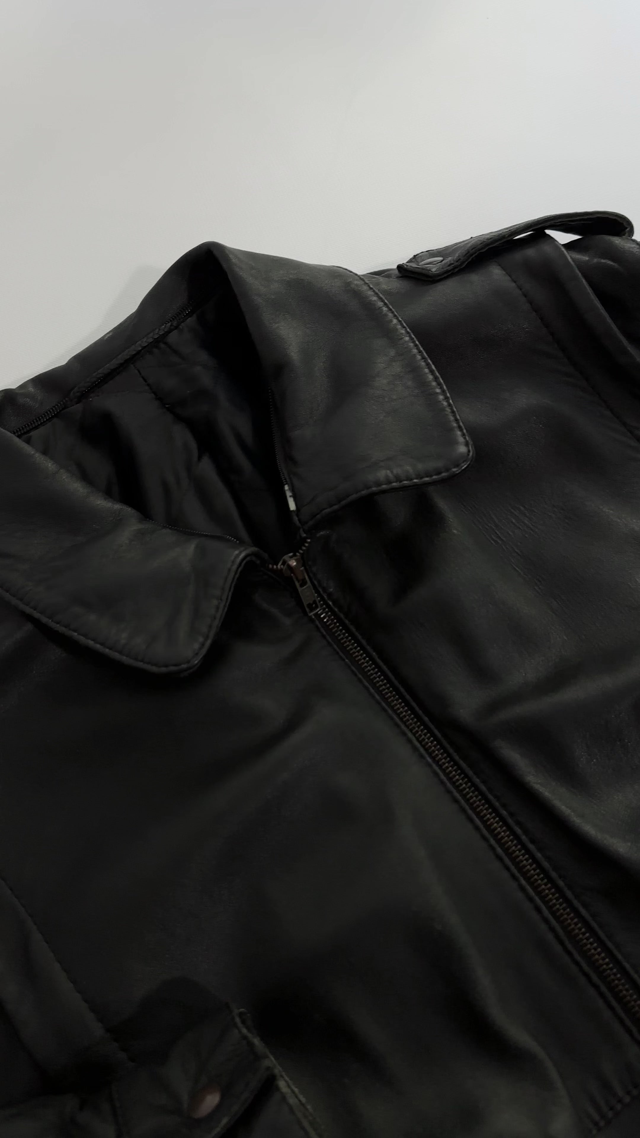80s Black Lamb Leather Bomber Jacket – Made in Spain – Alba